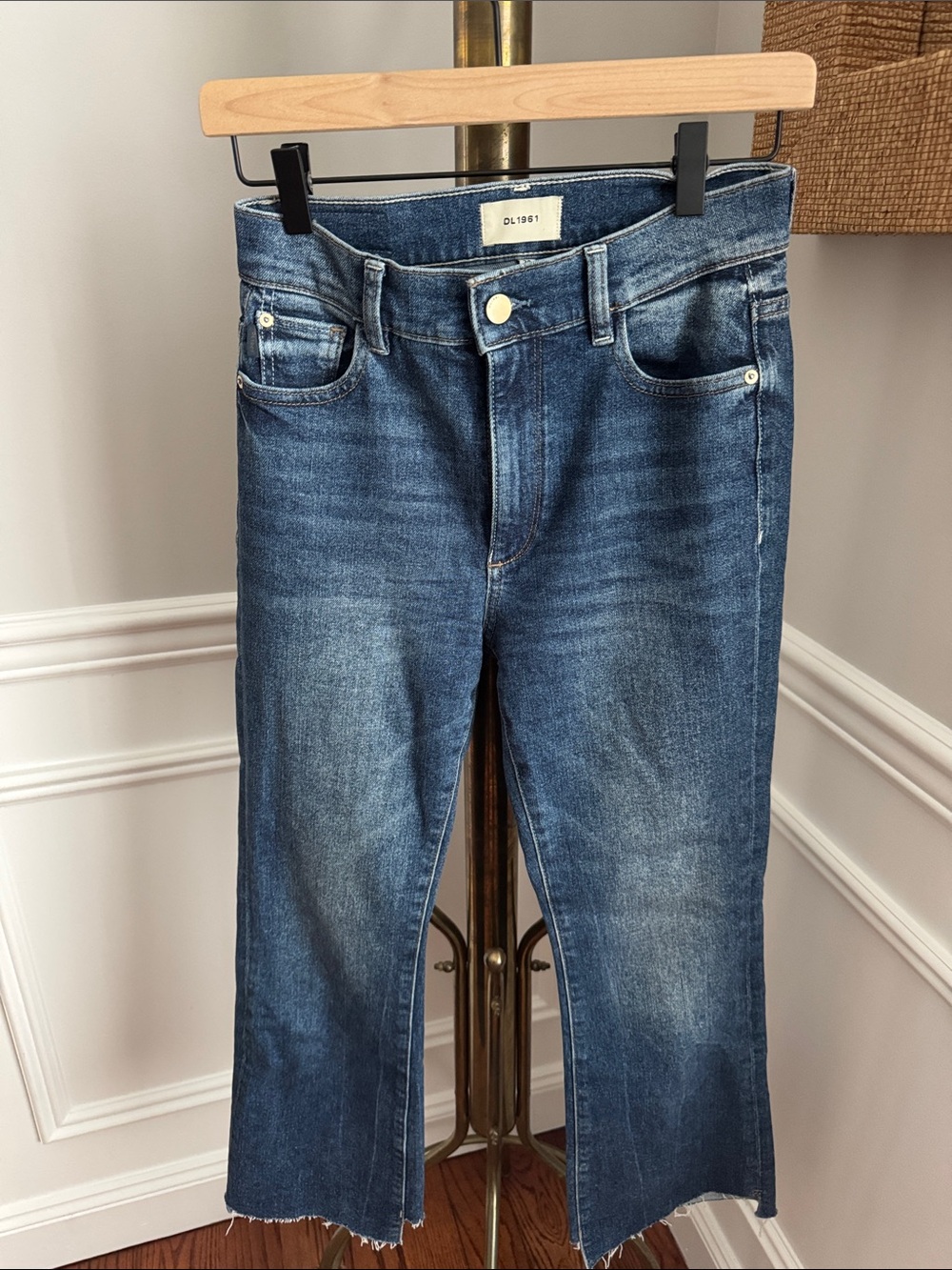 DL1961 Straight-Leg Cropped Jeans in Medium Blue Wash